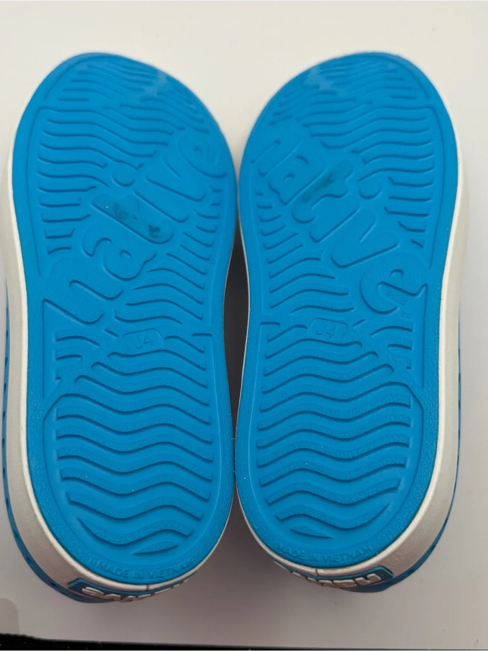 Native Jefferson Vivid Blue Shell White Slip-On Shoes YJ4 / Women’s 6 Gorpcore